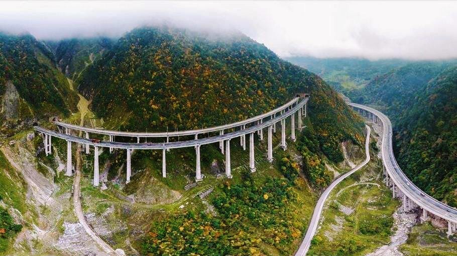 雅西高速雙螺旋隧道